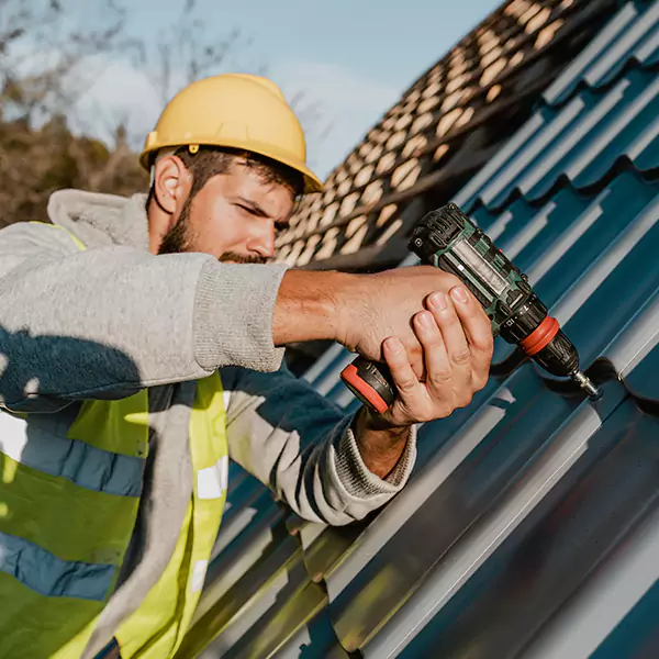 Why Issaquah Property Owners Choose Issaquah Roofing Pro for Metal Roof Replacement?