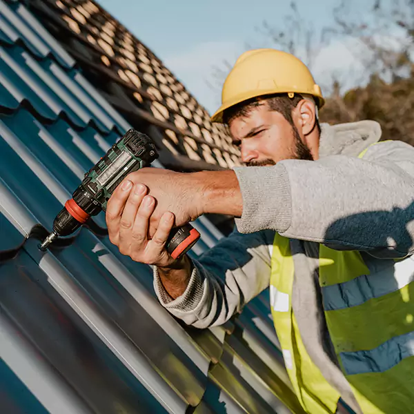 Why Issaquah Homeowners Choose Issaquah Roofing Pro for Steel Roof Repair Service?